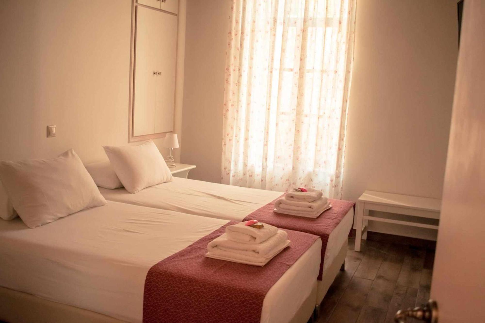 Kleanthe Hotel Chalki Town Exterior foto