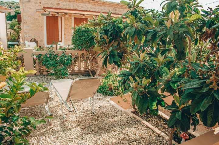 Kleanthe Hotel Chalki Town Exterior foto