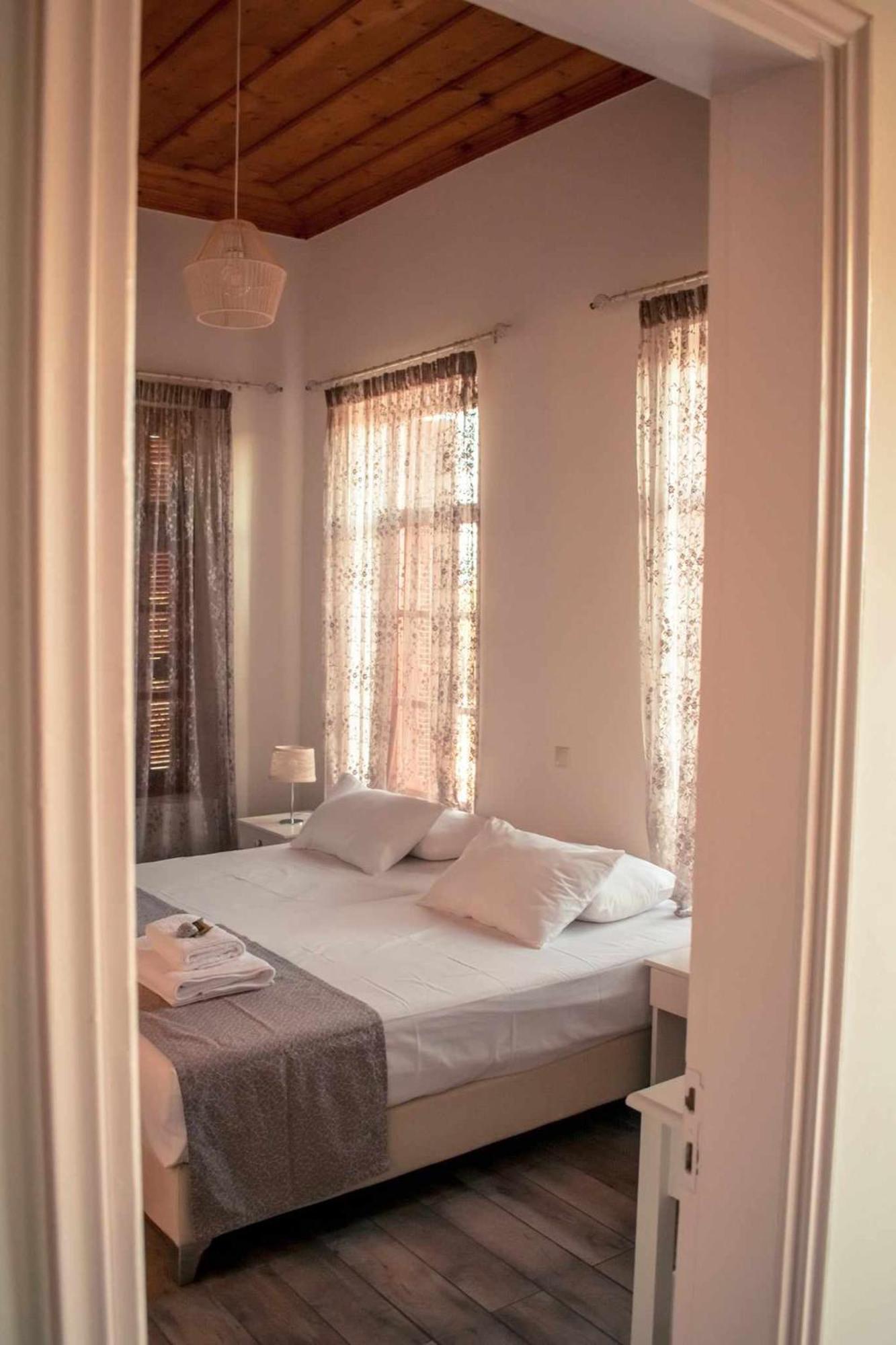Kleanthe Hotel Chalki Town Exterior foto