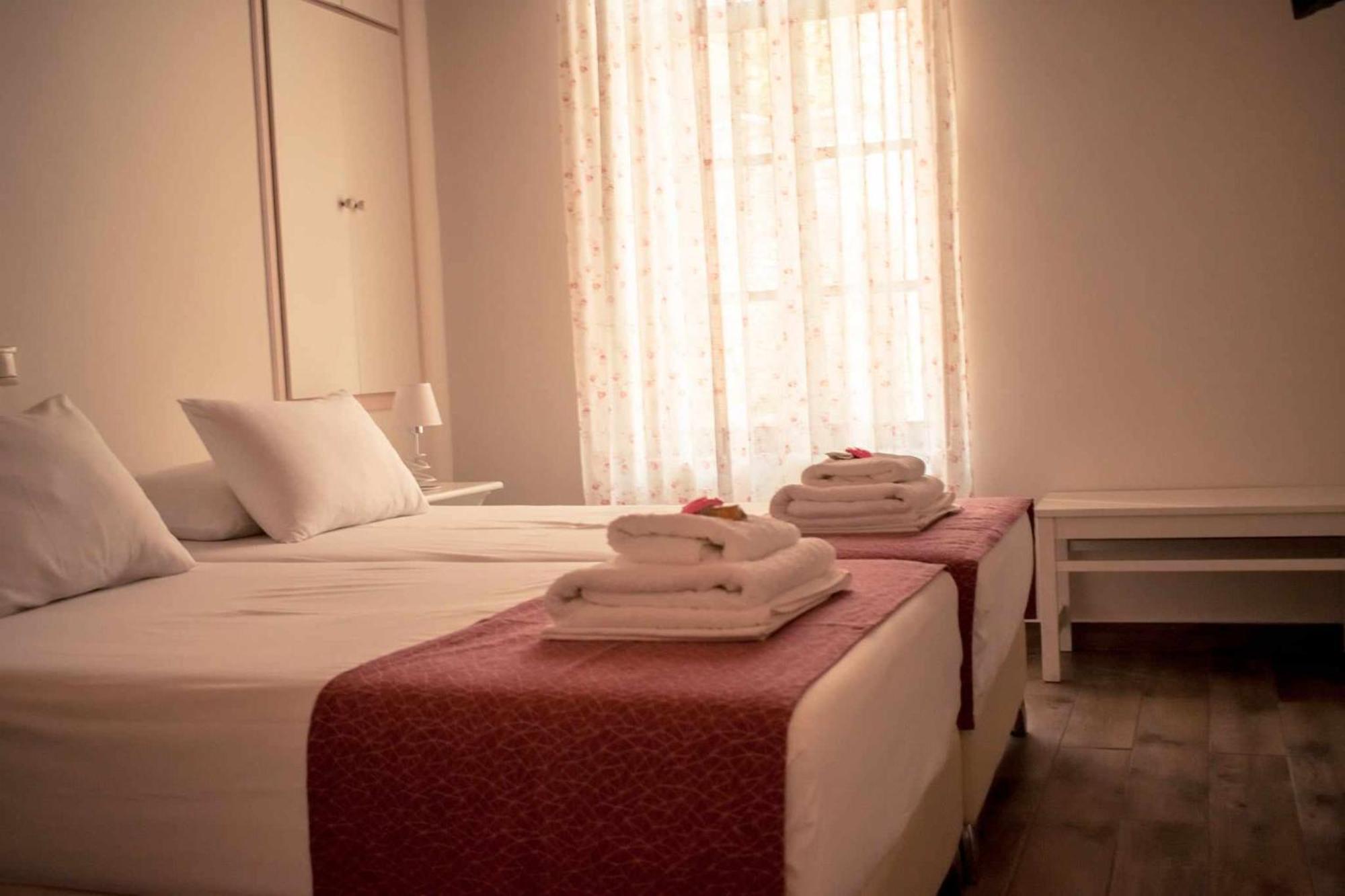 Kleanthe Hotel Chalki Town Exterior foto